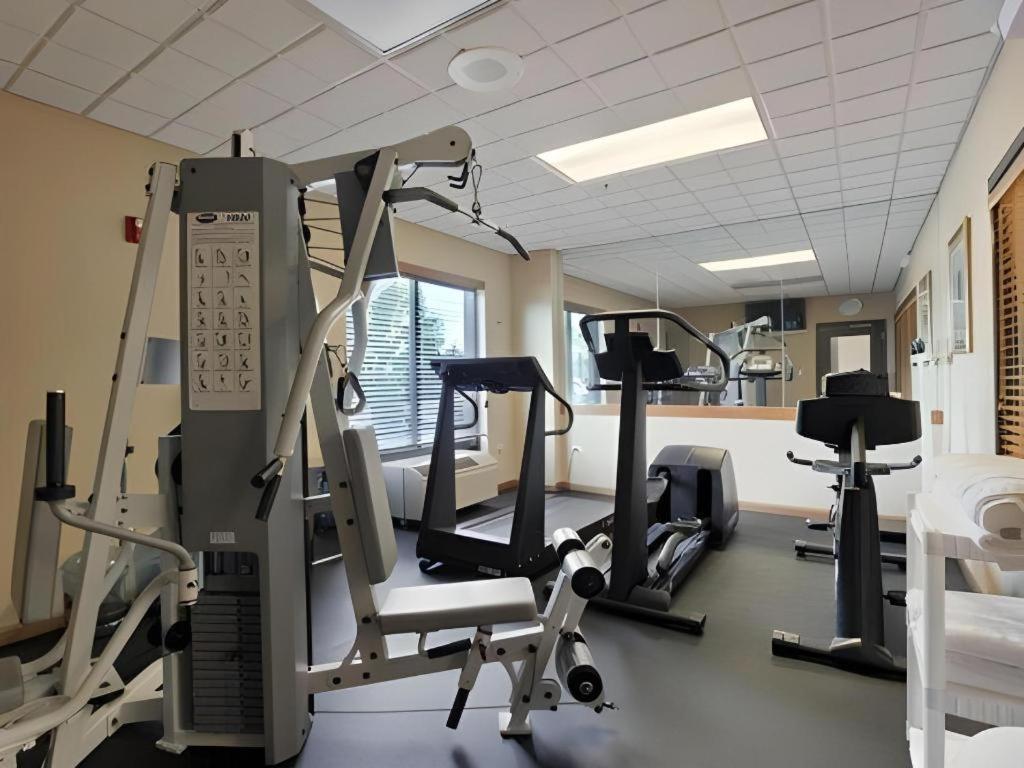 Comfort Inn & Suites Watford City Buitenkant foto