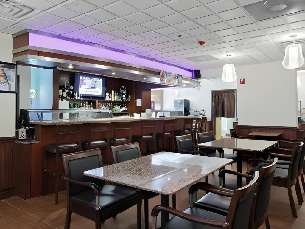 Comfort Inn & Suites Watford City Buitenkant foto